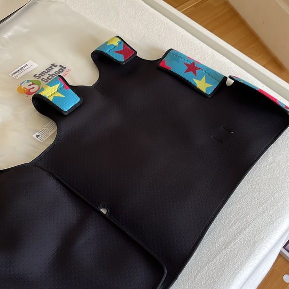 New! Smart School Sensory Compression Vest - Picture 6 of 9